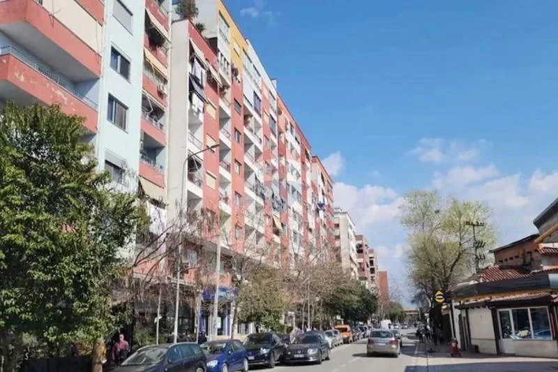 Tirane, shitet apartament , 201 m² 215.001 € 