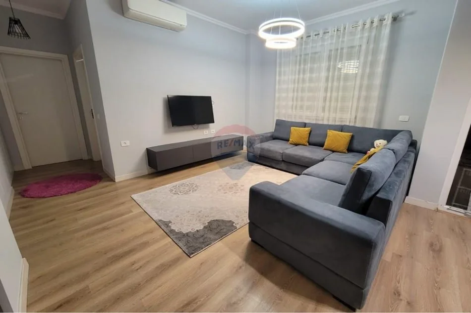 Tirane, jepet me qera apartament , 82 m² 680 € 