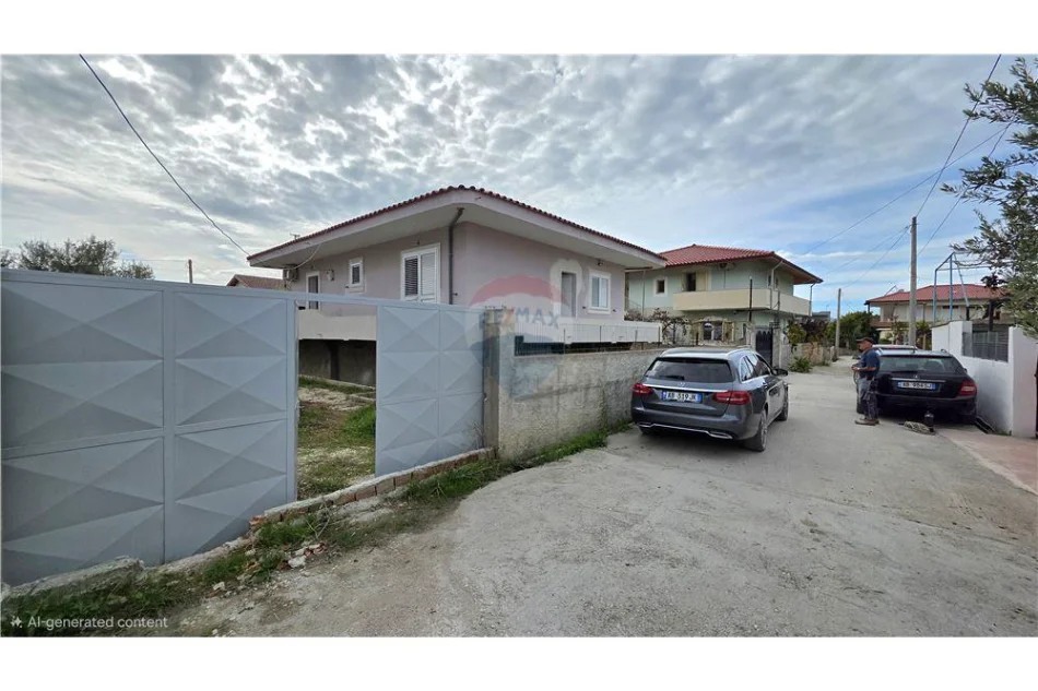 Vlore, shitet shtepi 2+1+Ballkon , 415 m² 175.000 € (Rruga e Re, Vlore)