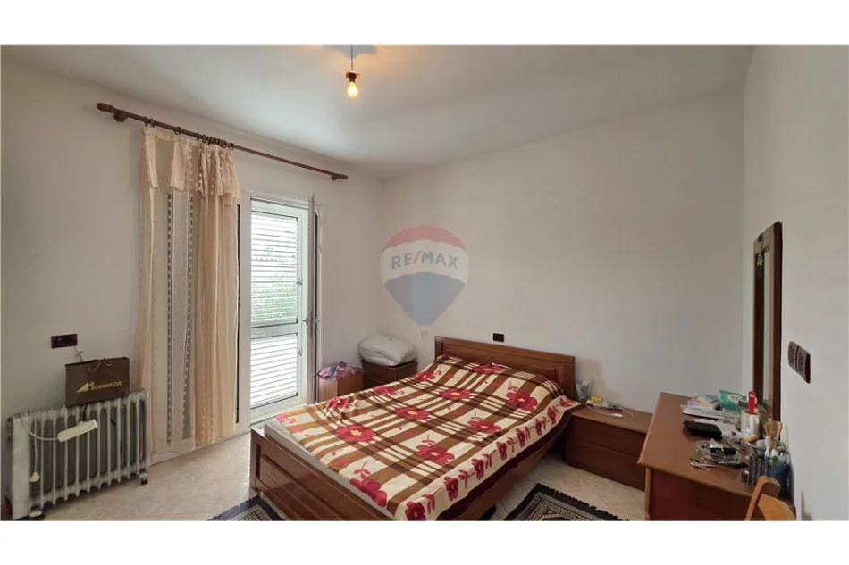 Vlore, shitet shtepi 2+1+Ballkon , 415 m² 175.000 € (Rruga e Re, Vlore)