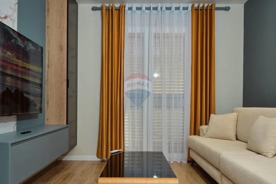 Shqiperi, jepet me qera apartament 1+1 , 60 m² 750 € (Blloku)
