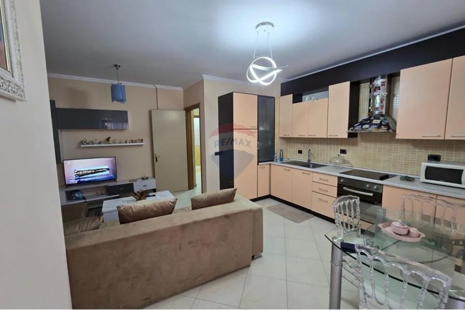 Tirane, jepet me qera apartament 1+1+Ballkon , 62 m² 600 € 