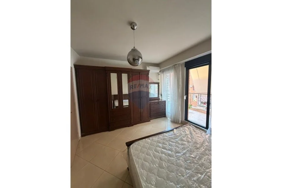 Tirane, jepet me qera apartament 2+1+Ballkon Kati 2, 103 m² 890 € (Kompleksi Delijorgji)