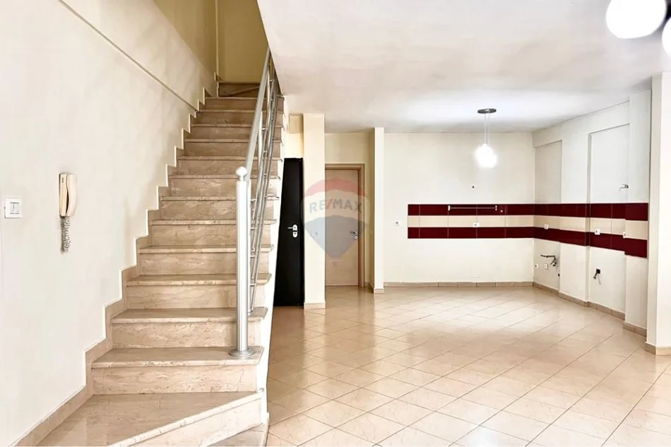 Tirane, shitet apartament duplex Dublex , 160 m² 267.000 € 