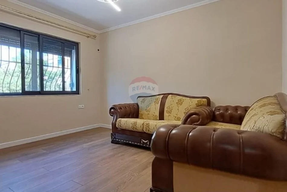 Tirane, shitet apartament 2+1 Kati 2, 75 m² 143.000 € (Rruga Xhanfize Keko, Tiranë)