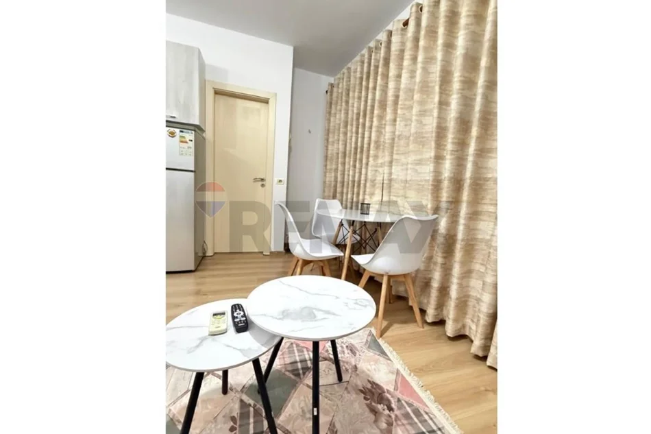 Tirane, jepet me qera apartament Kati 6, 40 m² 370 € (Qsut)