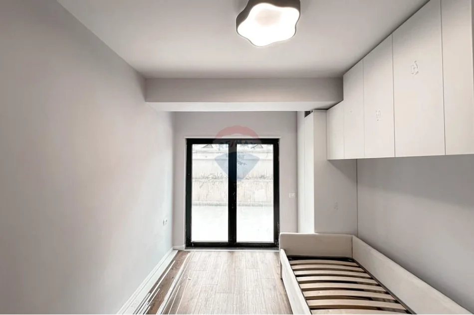 Tirane, shitet apartament , 130 m² 329.000 € 