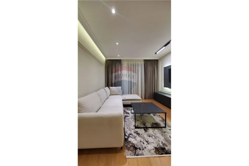 Tirane, jepet me qera apartament 2+1+Ballkon , 111 m² 800 € 