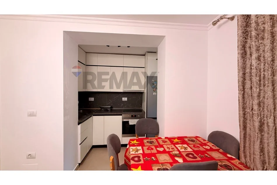 Shqiperi, jepet me qera apartament 1+1 , 50 m² 600 € (Myslym Shyri)