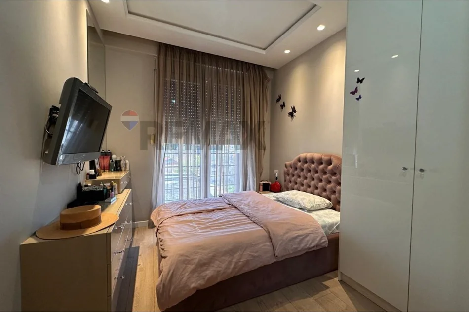 Tirane, shitet apartament , 122 m² 350.000 € 