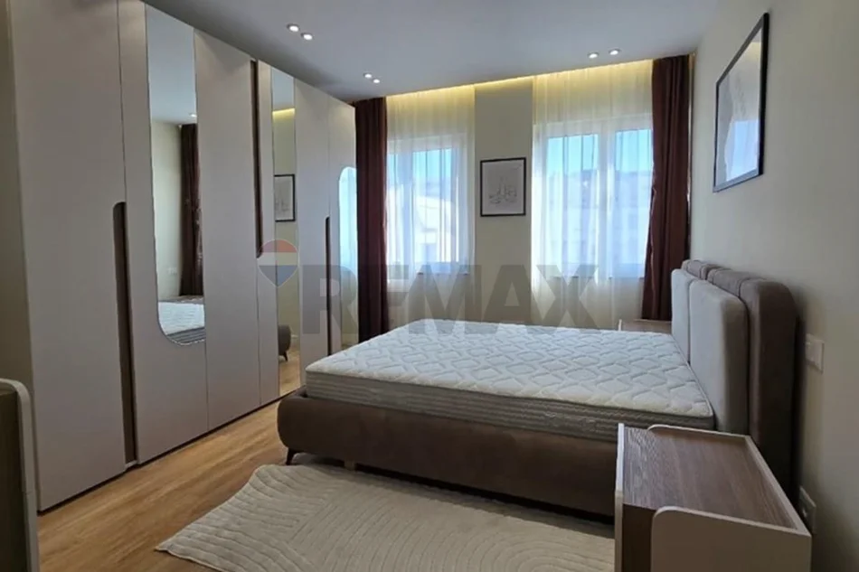 Komuna e Parisit, Shesim Apartament 1+1