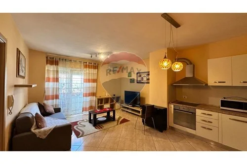 Tirane, jepet me qera apartament 1+1 Kati 3, 69 m² 580 € (pazari i ri)