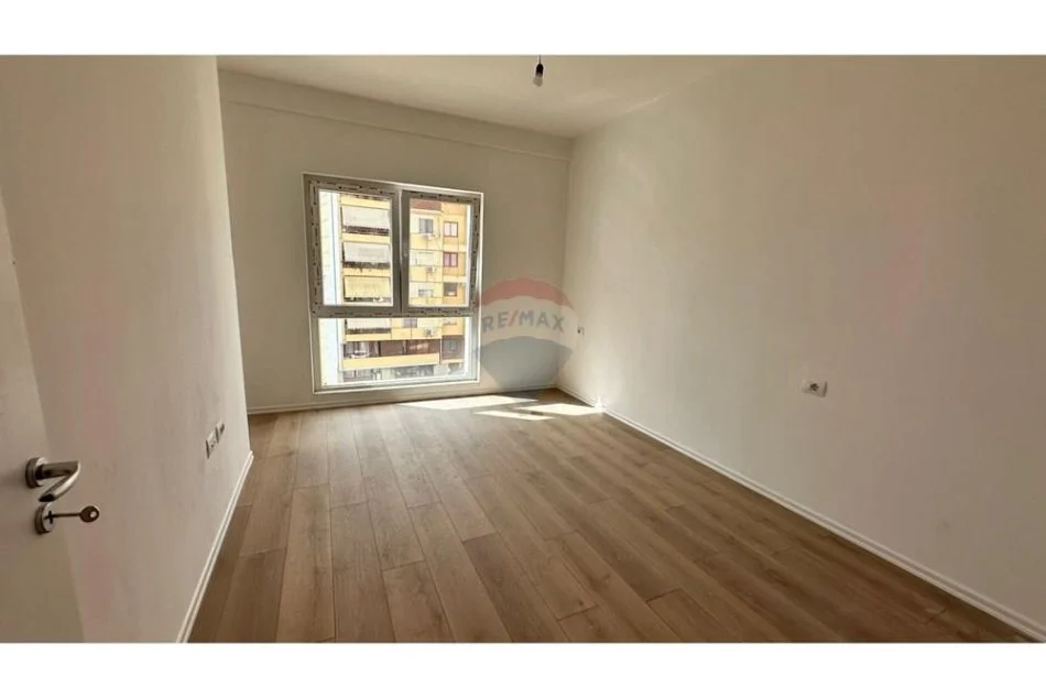 Tirane, jepet me qera apartament 1+1 , 60 m² 500 € (Zog i Zi)