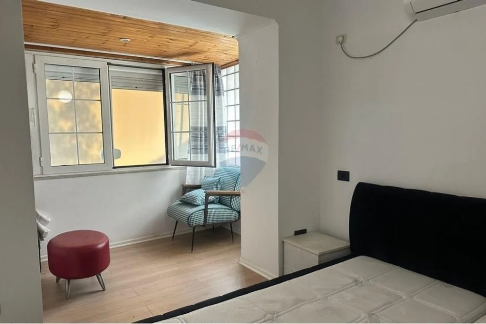 Tirane, jepet me qera apartament 1+1 , 60 m² 720 € (Kinema Agimi)