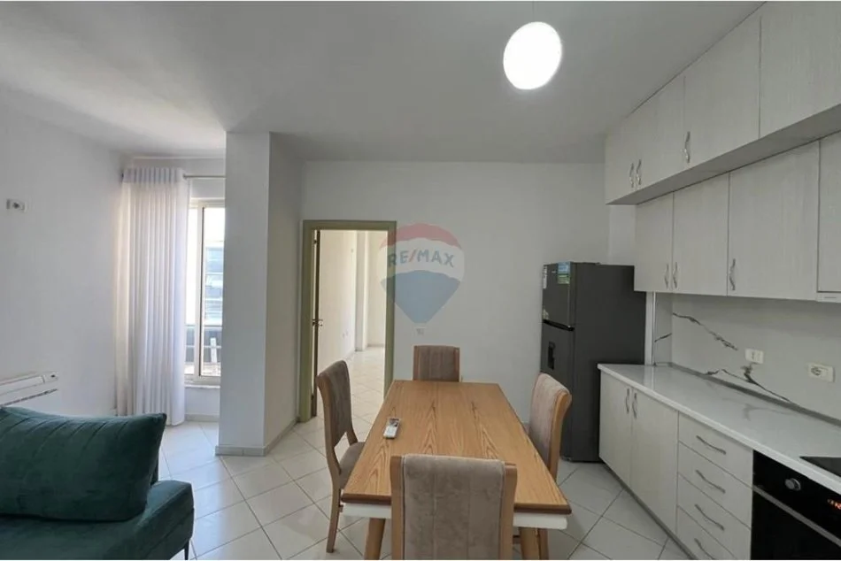 Tirane, jepet me qera apartament 1+1 Kati 8, 65 m² 450 € (, Yzberisht)