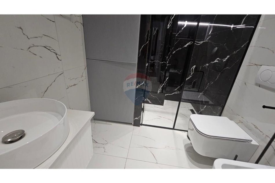 Tirane, jepet me qera apartament 2+1 Kati 6, 102 m² 1.900 € (Lake View Residence)