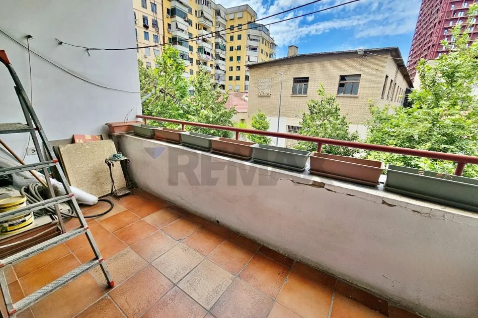 Tirane, shitet apartament , 182 m² 365.400 € 
