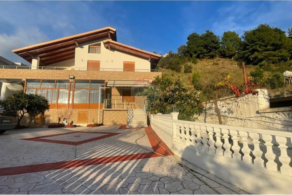 Vlore, jepet me qera Vile 2+1+Aneks+Ballkon Kati 1, 116 m² 500 € (Rruga e Re, Vlore)