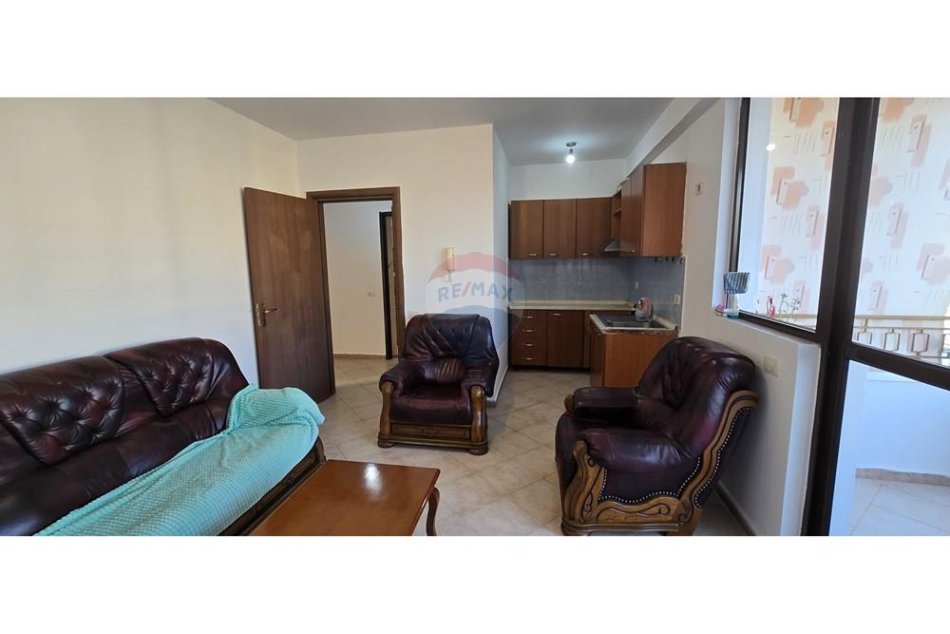 Tirane, jepet me qera apartament 1+1 Kati 3, 74 m² 450 € (Rruga Elbasanit)
