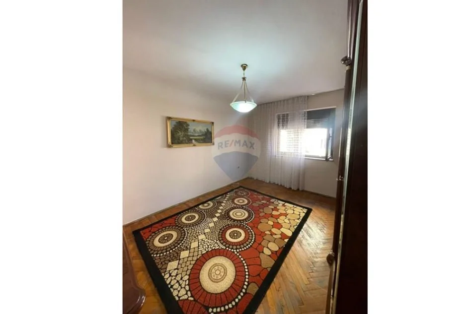 Tirane, jepet me qera apartament , 522 m² 522 € 