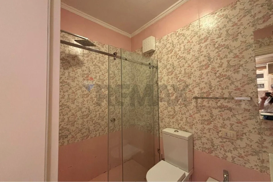 Tirane, jepet me qera apartament 1+1 Kati 2, 50 m² 550 € (Rruga barikadave)