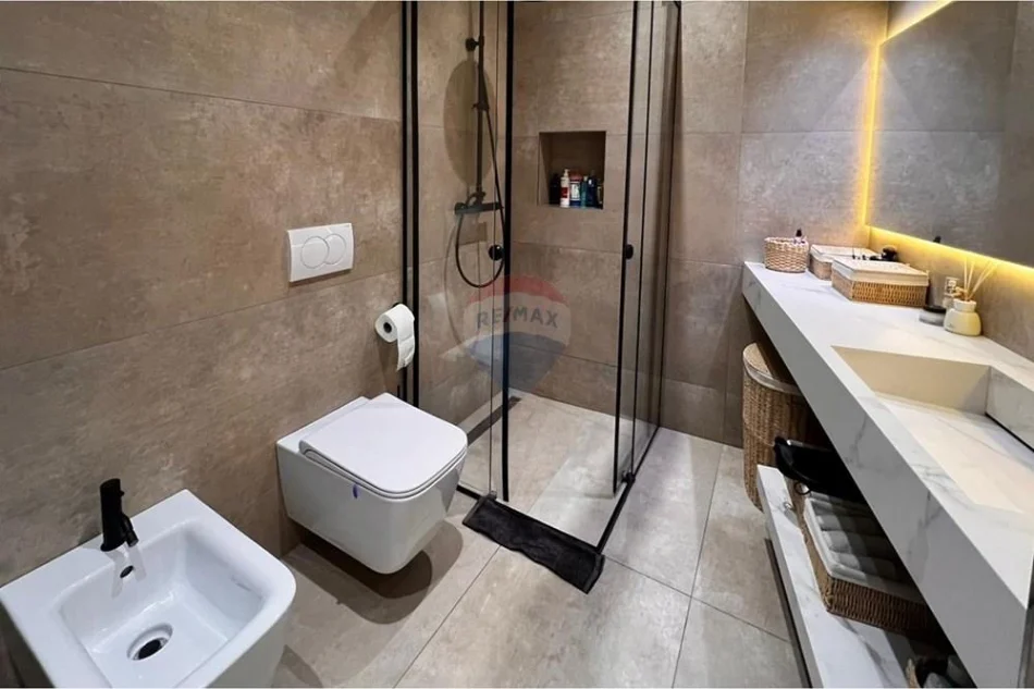 Tirane, shitet apartament 3+1 , 126 m² 650.000 € (Rruga e Kosovarëve, Tiranë)