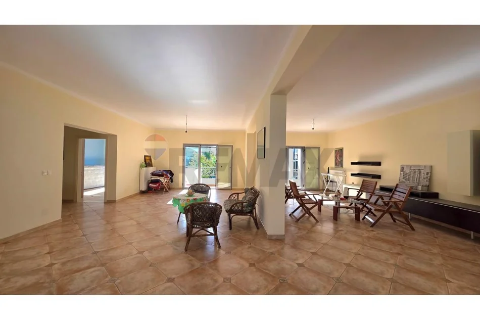 Vlore, shitet apartament 2+1+Ballkon Kati 3, 181 m² 180.000 € (Rruga Gjergj Kastrioti (Transballkanike), Vlorë)