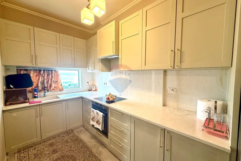 Tirane, shitet apartament 2+1 , 101 m² 215.000 € 