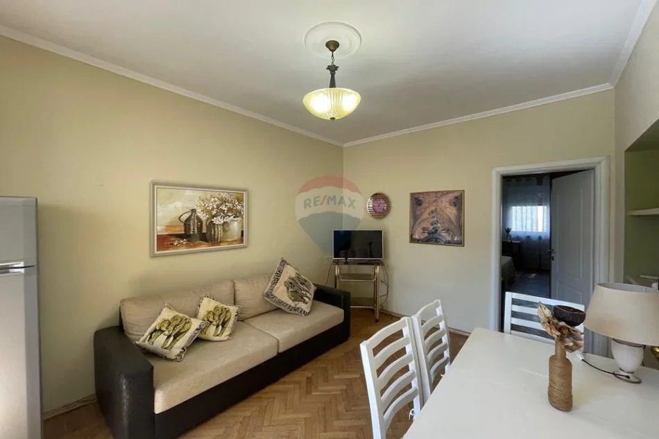 Tirane, jepet me qera apartament 1+1+Aneks Kati 2, 60 m² 570 € (Qender)