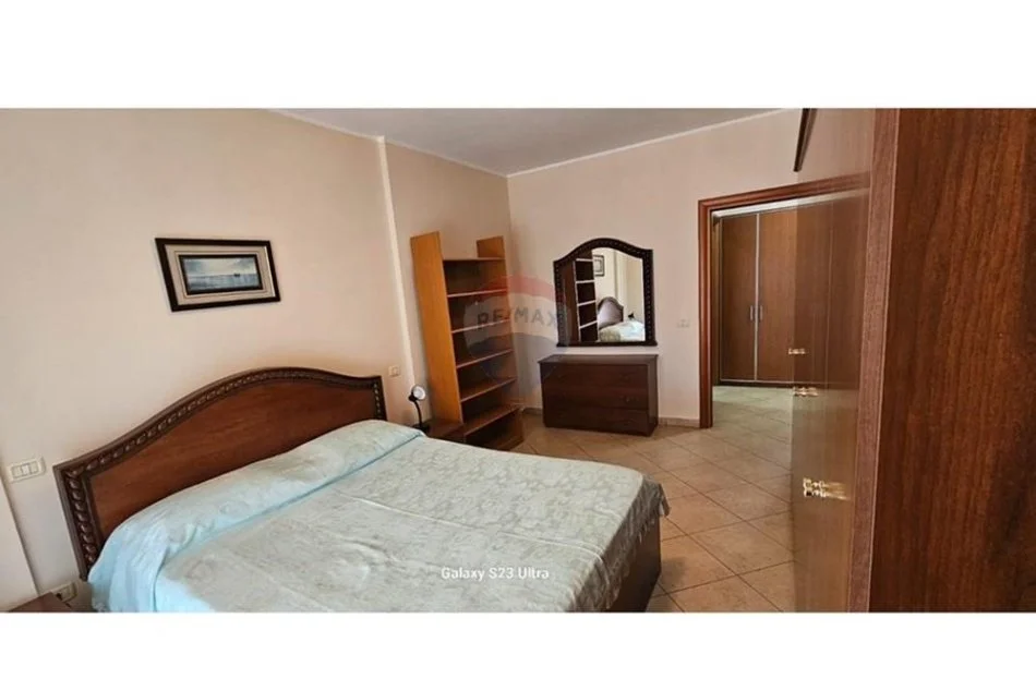 Tirane, jepet me qera apartament 3+1+Ballkon Kati 7, 125 m² 850 € 