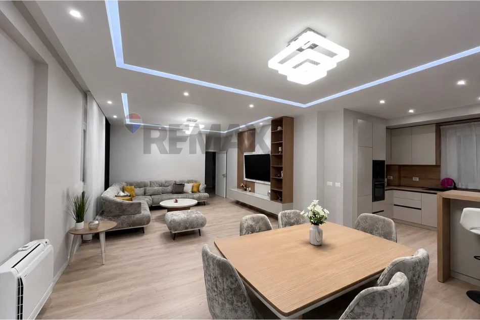Tirane, jepet me qera apartament , 175 m² 2.000 € 