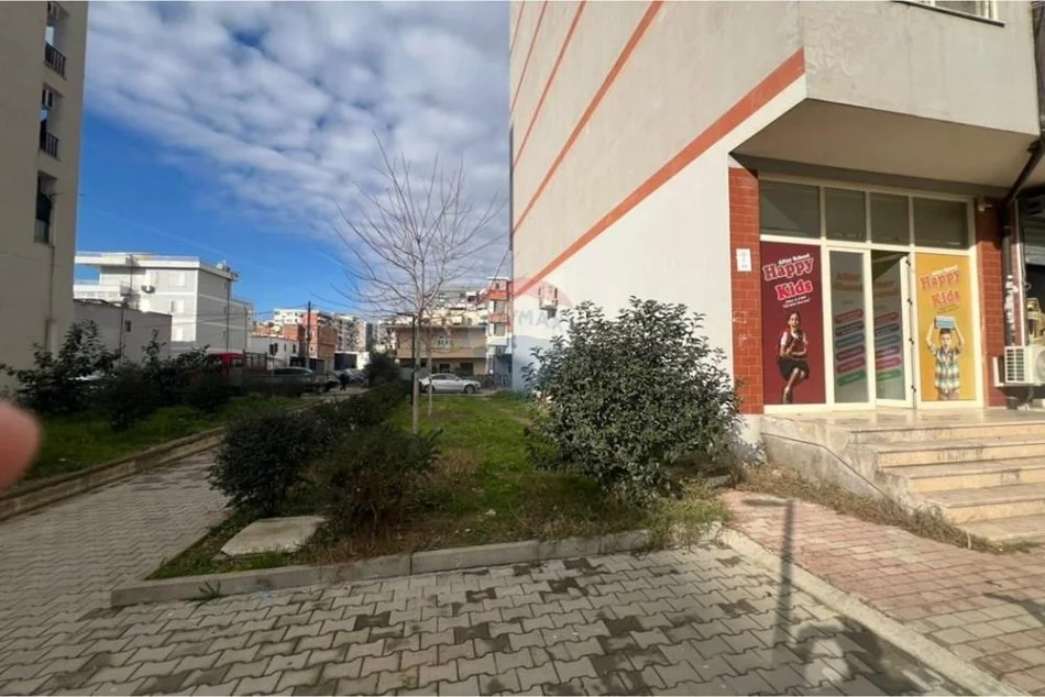 Tirane, shitet dyqan , 71 m² 120.000 € (Bulevardi Kashar Bulevardi Kashar, Tiranë(ID: 530291008-543)