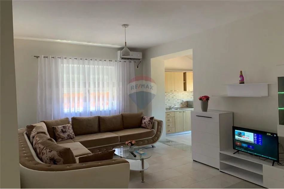 Vlore - Lungomare, shitet Vile ne plazh Vile 3 Katshe Kati 4, 738 m² 650.000 € (Rruga Reshat Osmani, Vlore)