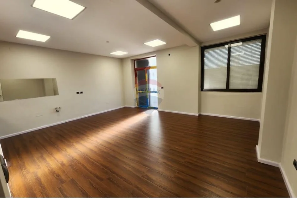 Tirane, jepet me qera , 164 m² 1.060 € (Fusha Ali Demi)