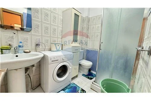 Tirane, jepet me qera apartament 2+1+Ballkon, , 85 m² 499 € (Pazari i ri)