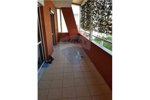 Tirane, shitet apartament 1+1 Kati 6, 77 m² 70.000 Euro (Laprak)