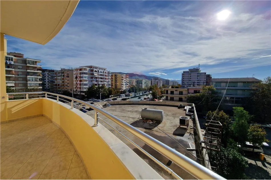Vlore, jepet me qera apartament 2+1 Kati 4, 74 m² (Rruga Gjergj Kastrioti (Transballkanike), Vlorë)