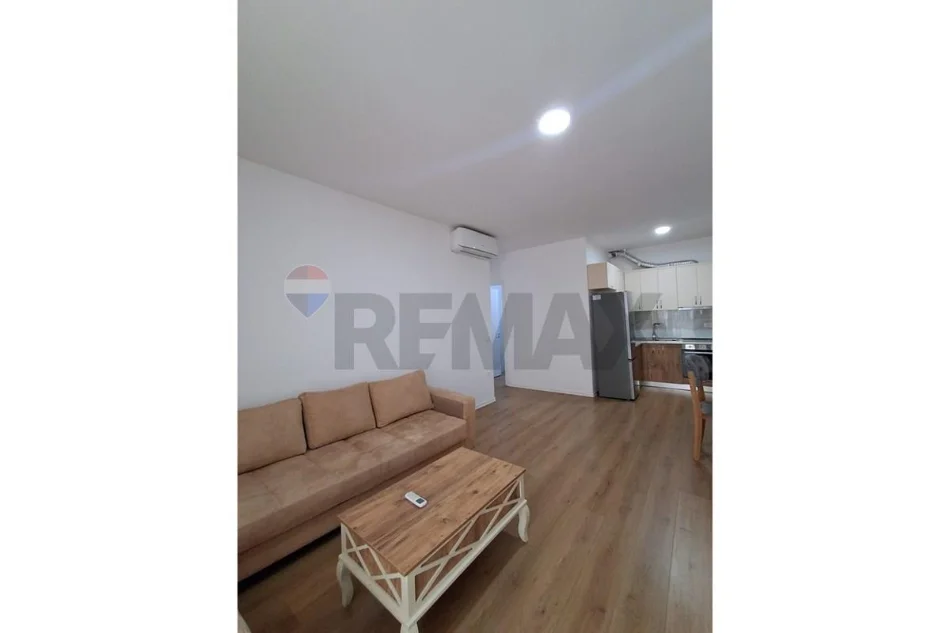 Tirane, jepet me qera apartament 1+1 Kati 5, 65 m² 500 € (Rruga don bosko)