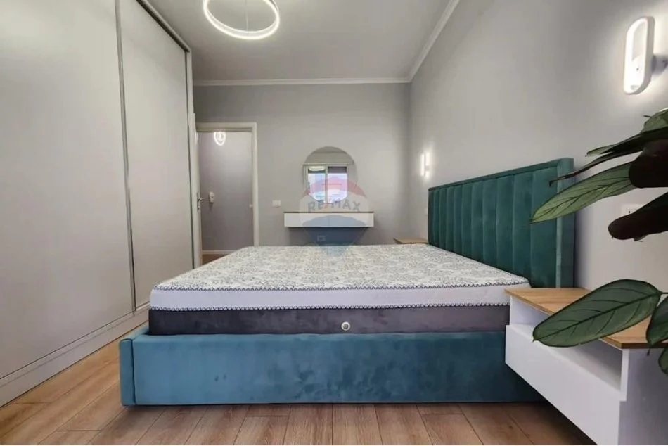 Tirane, jepet me qera apartament 2+1+Ballkon , 104 m² 750 € 