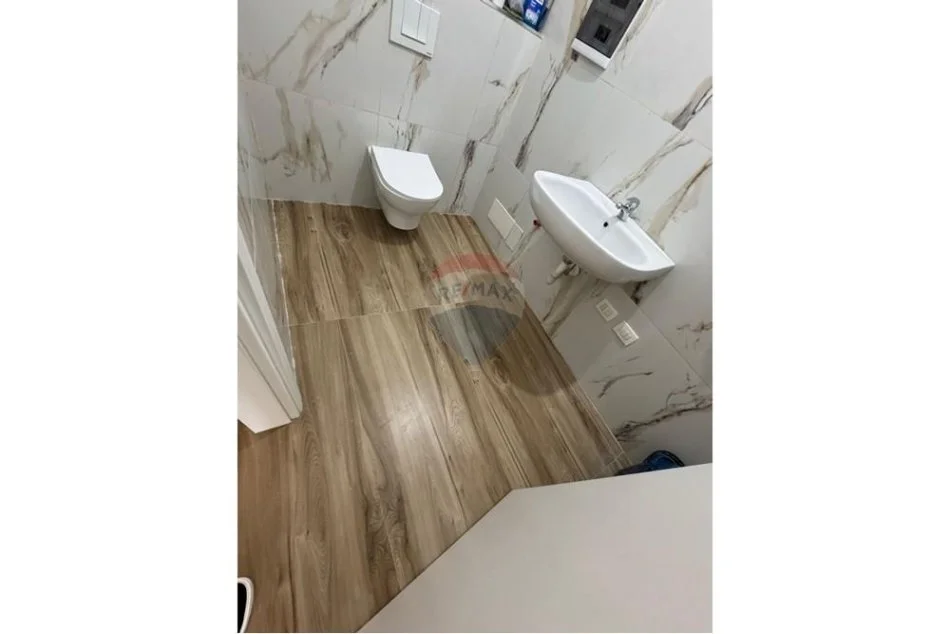 Tirane, jepet me qera ambjent biznesi , 82 m² 1.500 € (Rruga Mine Peza, ID: 530391026-16)