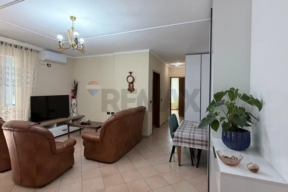 Tirane, jepet me qera apartament 2+1 Kati 2, 100 m² 60.000 € (Ish Fusha e Aviacionit,)