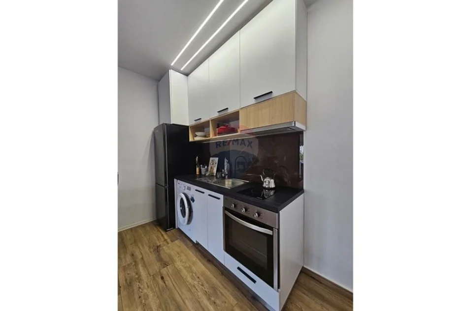 Tirane, shitet apartament 1+1 , 179.000 € 