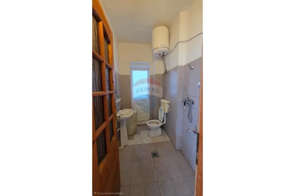 Vlore, shitet apartament 1+1 Kati 2, 64 m² 57.000 € (Lagjja Topana, pranë Bashkisë Vlorë)