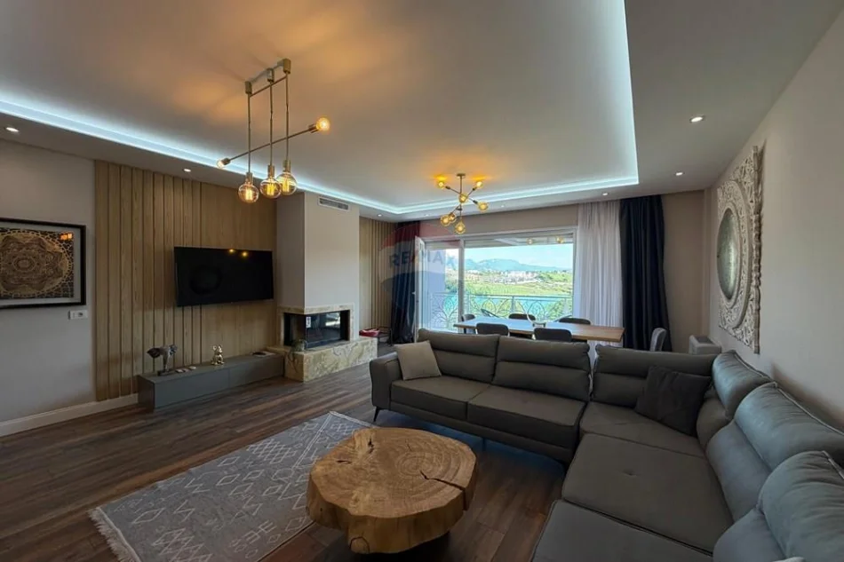 Tirane, jepet me qera Vile Vile 3 Katshe , 221 m² 3.000 € (Liqeni i Farkës, Tiranë)