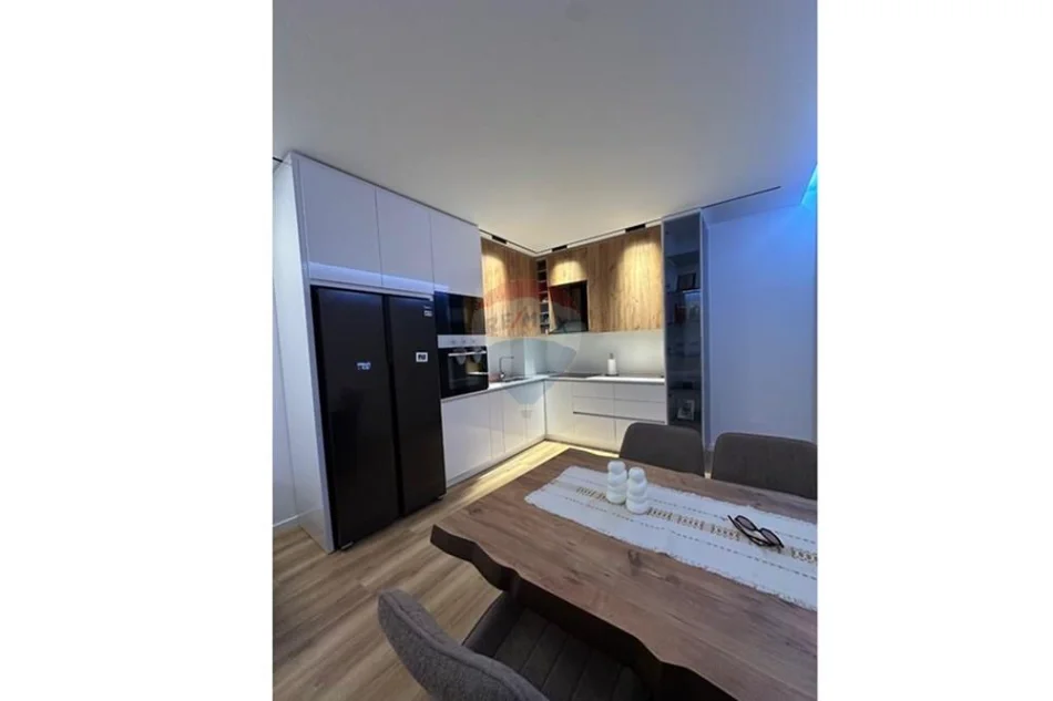 Tirane, shitet apartament , 95 m² 145.000 € (Univers City)