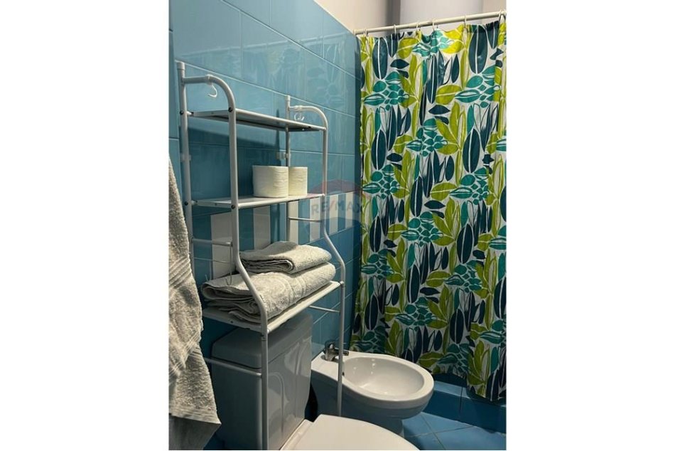 Tirane, jepet me qera apartament 1+1 Kati 8, 60 m² 400 € (Rruga Stavri Themeli)
