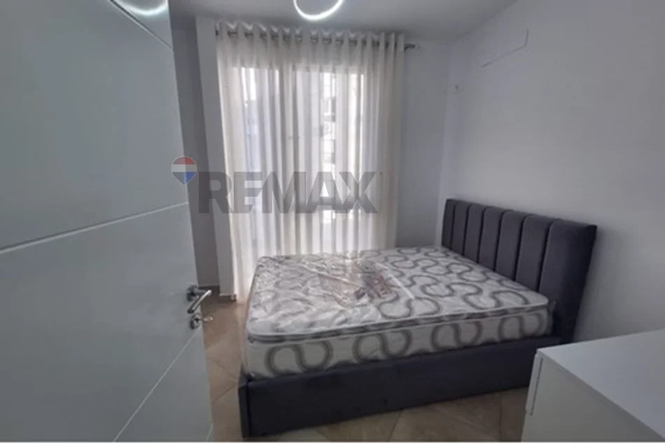 Tirane, jepet me qera apartament 2+1 Kati 4, 