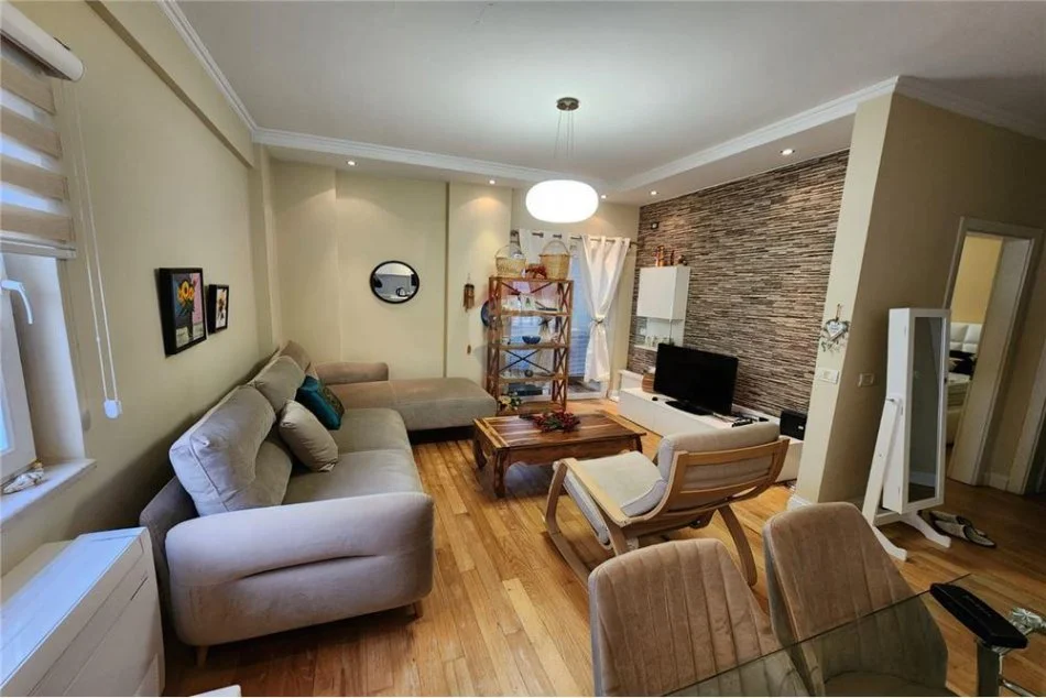 Tirane, jepet me qera apartament 1+1 Kati 5, 75 m² 550 € (liqeni thate)