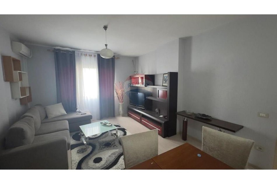 Tirane, jepet me qera apartament 2+1 , 105 m² 450 € 