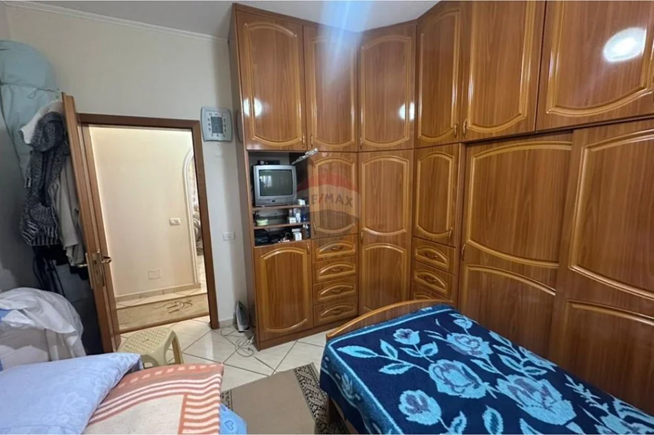 Tirane, shes 2+1+2 ne Selite Kati 4, 170.000 €